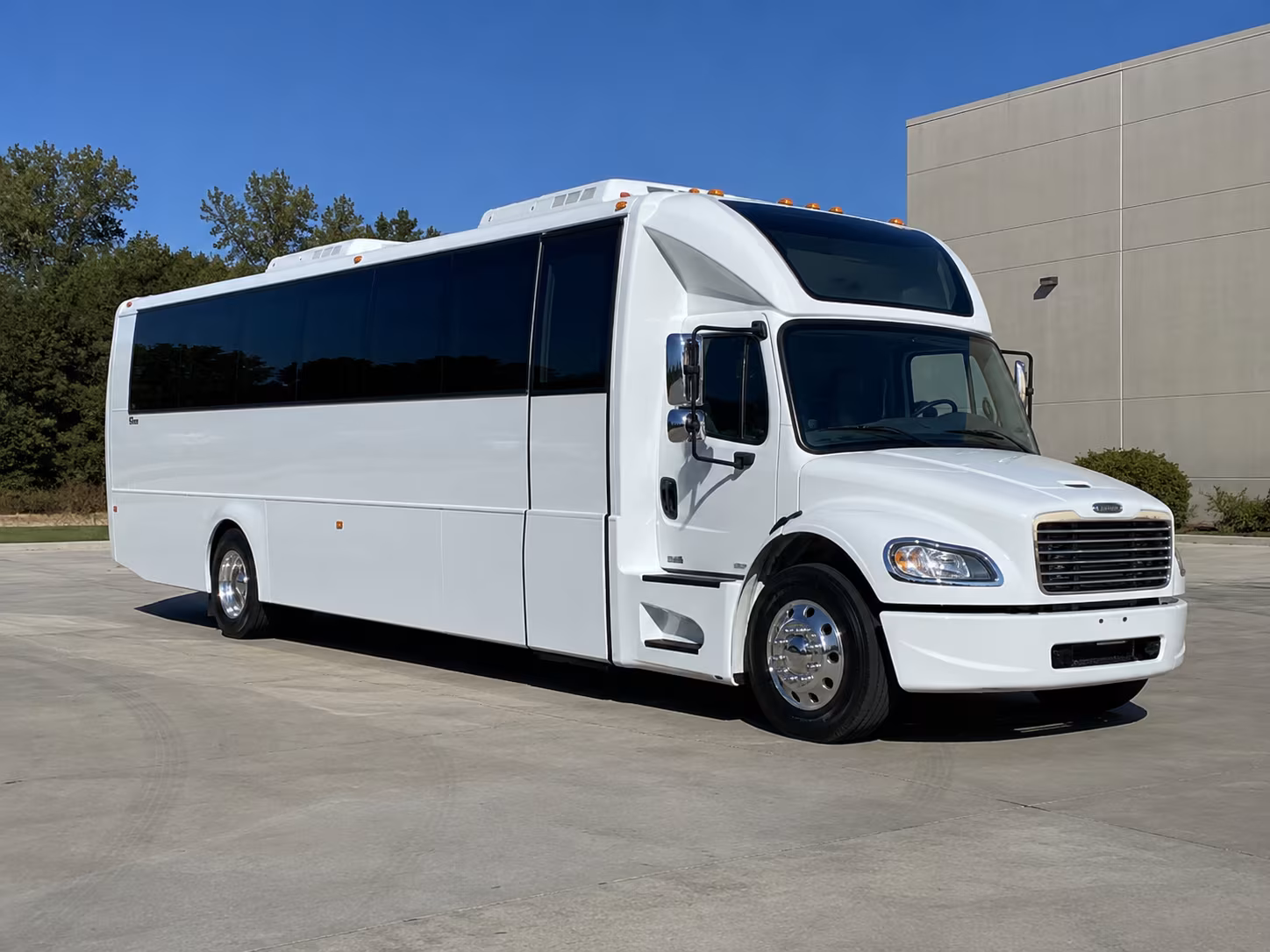 new york city 28 passenger party bus